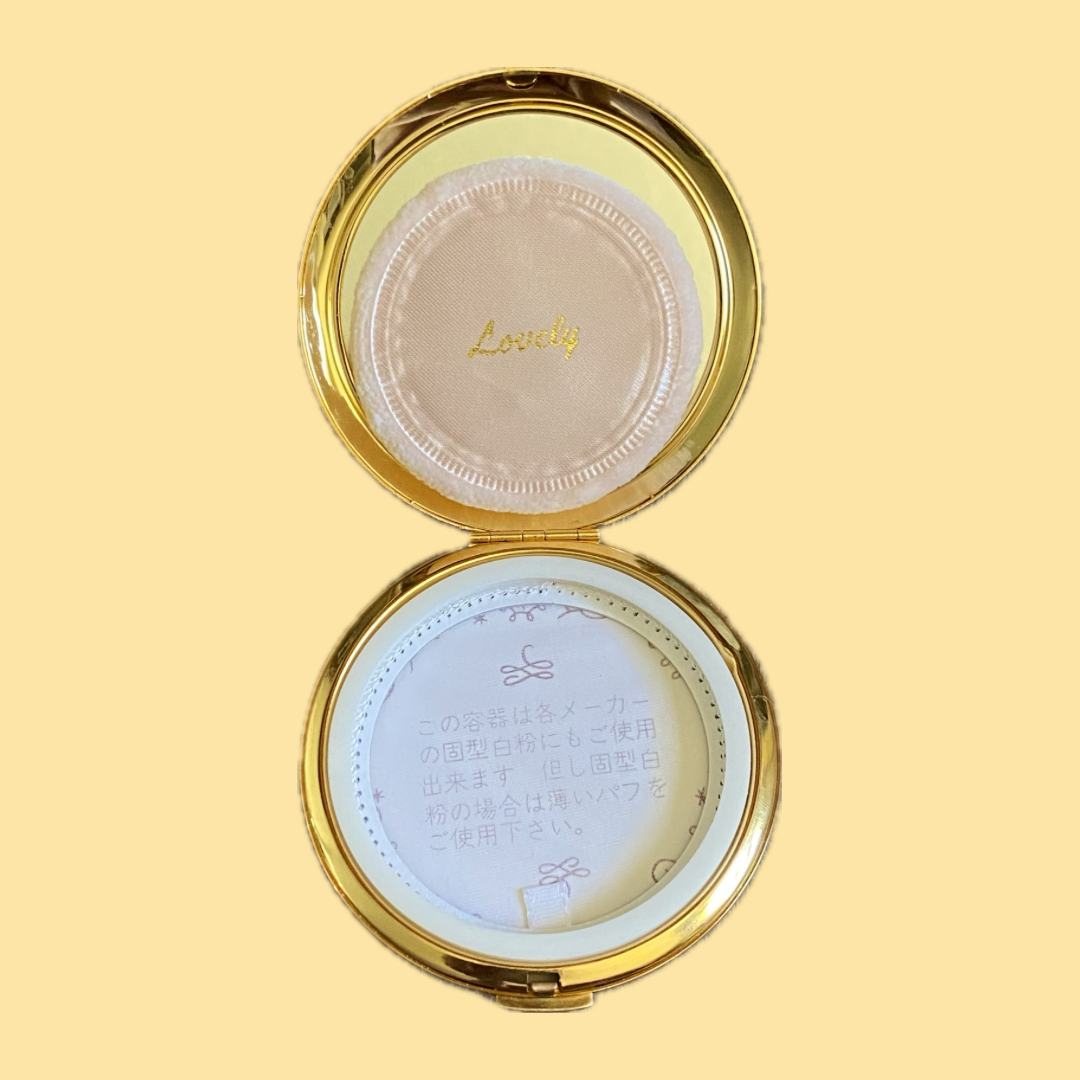 Japanese Text in Art of Chokin Compact reads: This container can be used with any manufacturer's powder, but when using powder, please use a thin puff.