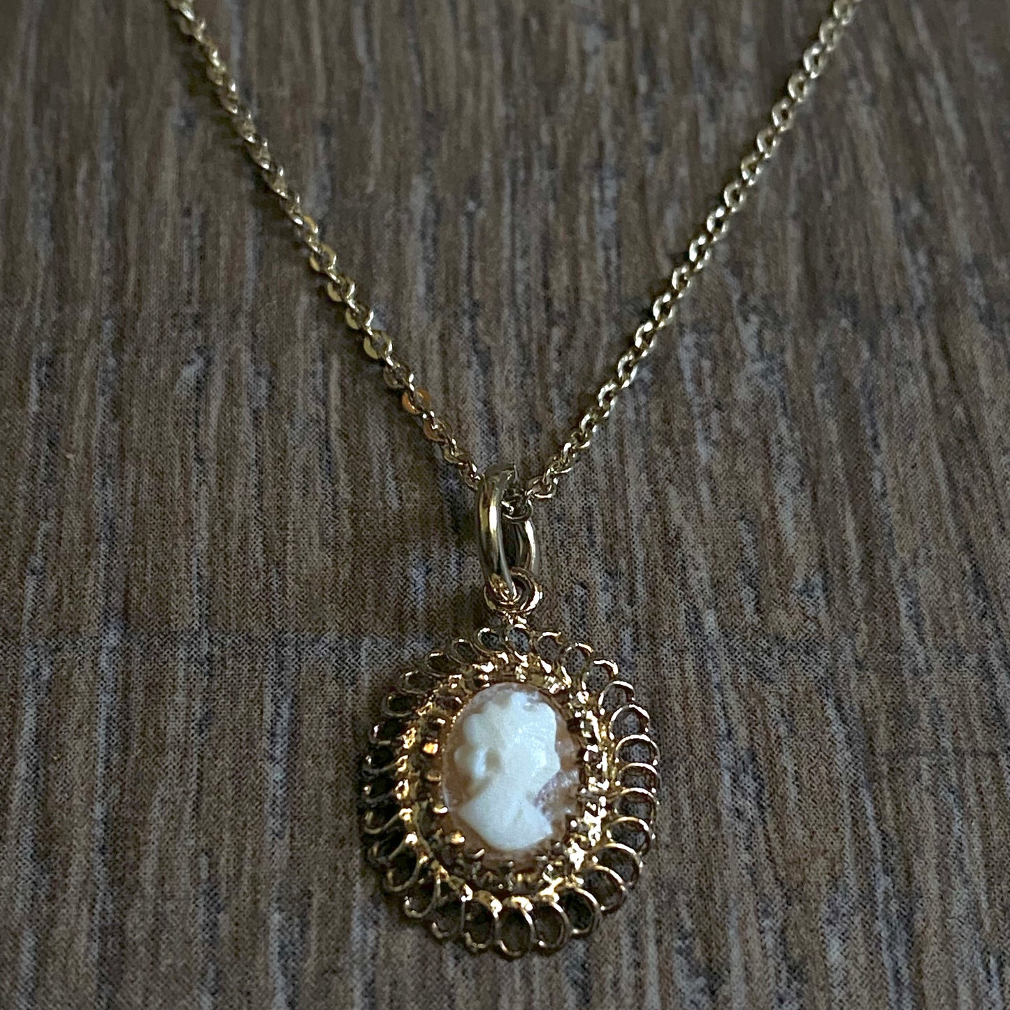 Vintage Amco Cameo Necklace