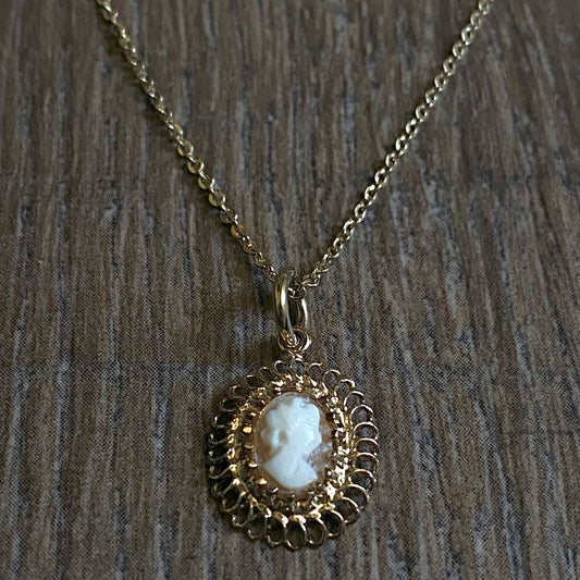 Vintage Amco Cameo Necklace